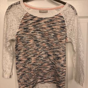 Hinge lace sleeve top